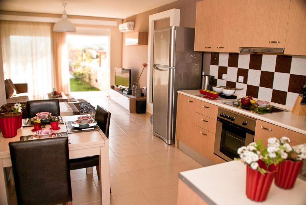 Next To Haraki Beach , Taverns Bars & 10 To Lindos Bagian luar foto