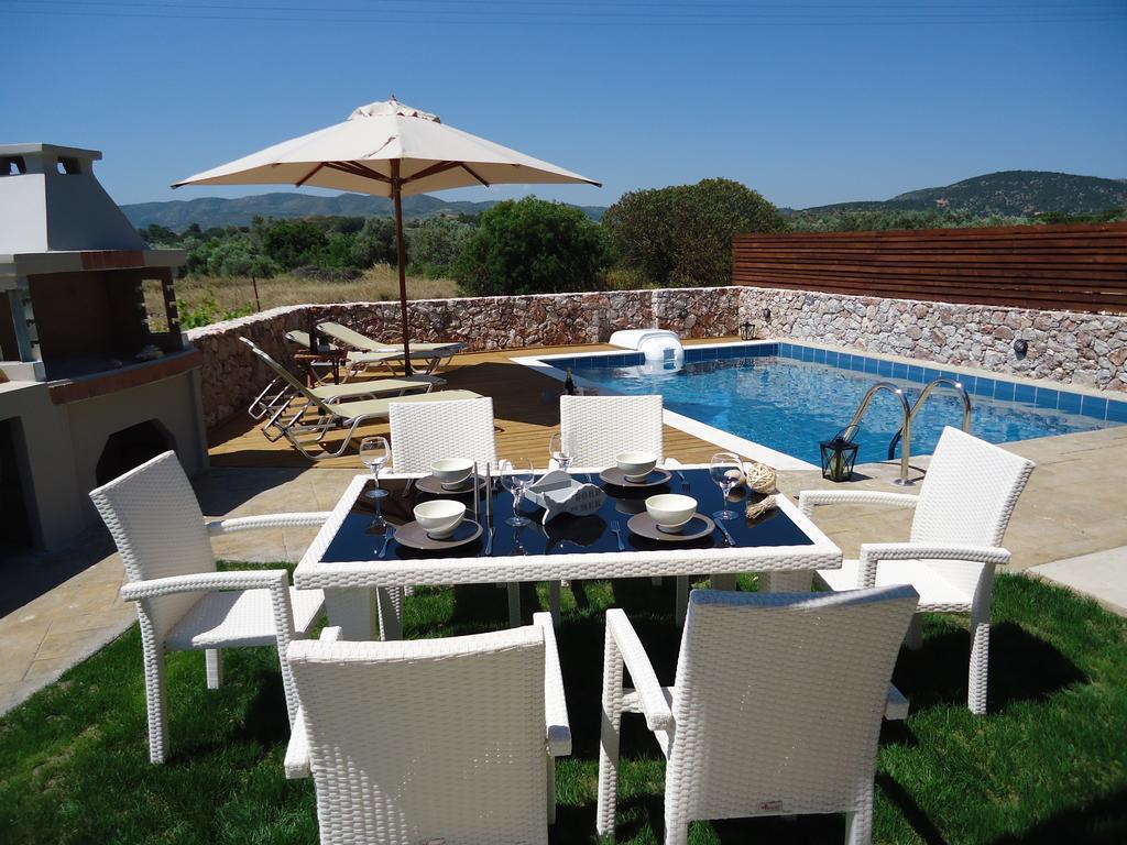 Next To Haraki Beach , Taverns Bars & 10 To Lindos Ruang foto