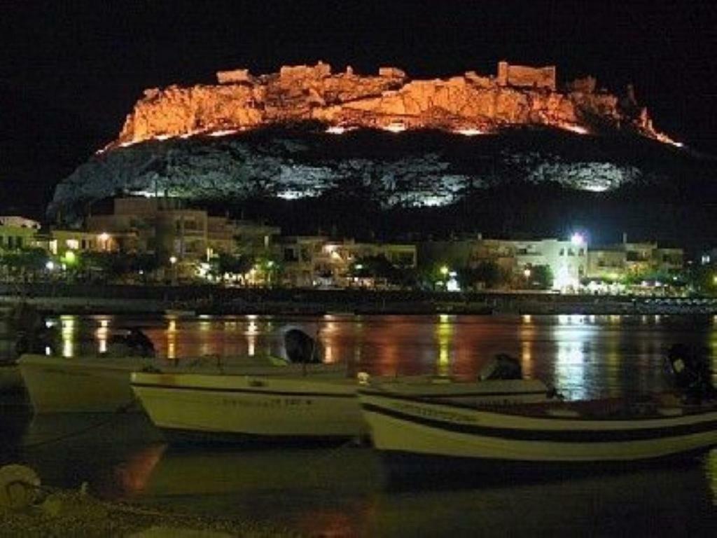 Next To Haraki Beach , Taverns Bars & 10 To Lindos Bagian luar foto